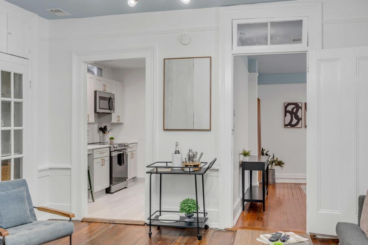Апартаменты The Palmetto House B- Walk To King Street Чарльстон Экстерьер фото