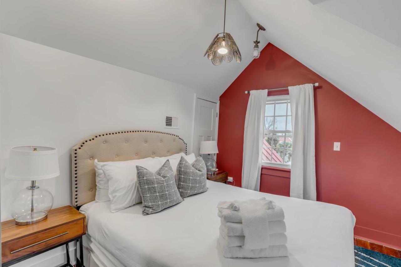 Апартаменты The Palmetto House B- Walk To King Street Чарльстон Экстерьер фото