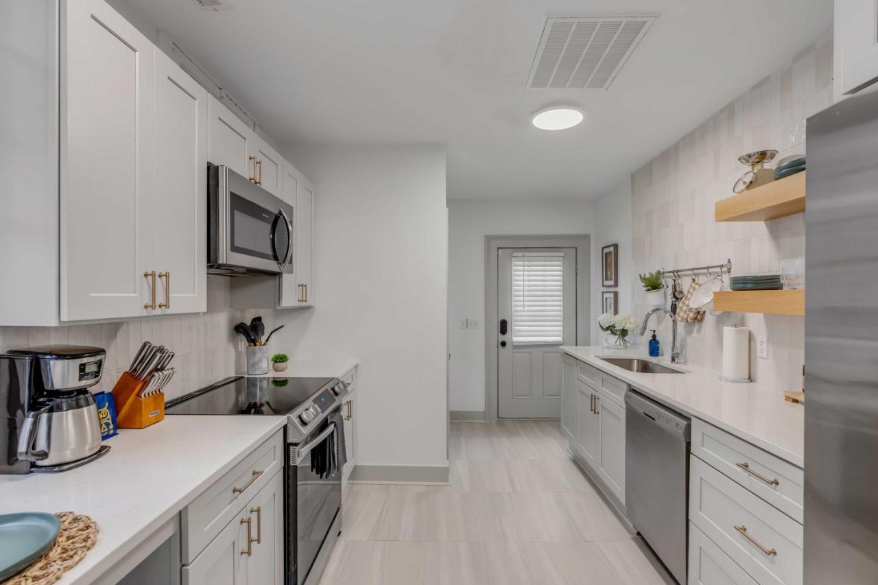 Апартаменты The Palmetto House B- Walk To King Street Чарльстон Экстерьер фото