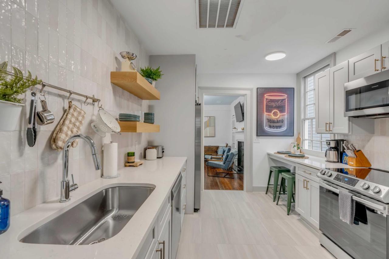 Апартаменты The Palmetto House B- Walk To King Street Чарльстон Экстерьер фото